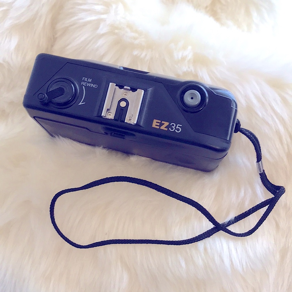 Vivitar EZ 35 View Finder Camera; Film & Focal Length 35mm: Exposure 24mm x 36mm - Picture 3 of 16